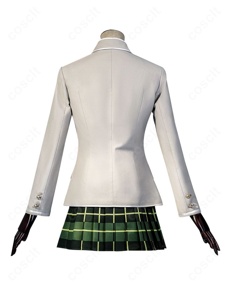 背面全体像。背中のシームと裾ライン、スカートの広がりを確認できる画像。