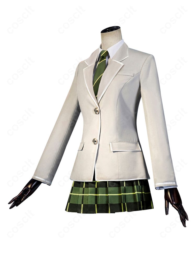 制服側面のディテール。ブレザーのラインとプリーツスカートの落ち感がわかる斜め構図。