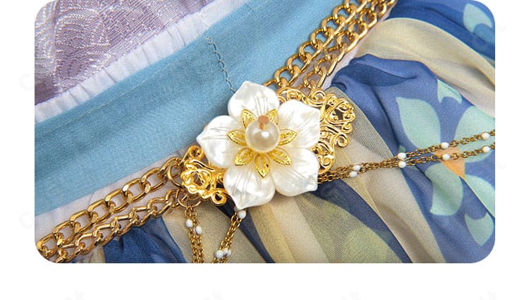 花のチェーン帯のディテール。連結パーツと装着位置、揺れるアクセントが把握できる。