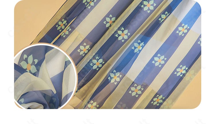 スカート装飾の近接画像。裾模様と生地のハリ感、撮影映えするドレープを強調。