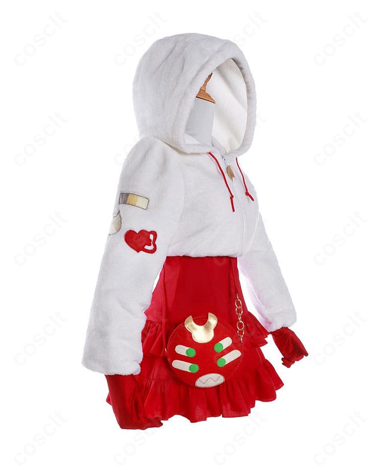 商品側面写真。コートのラインとワンピースのバランス、帽子のフォルムまで360度で伝わるディテール。