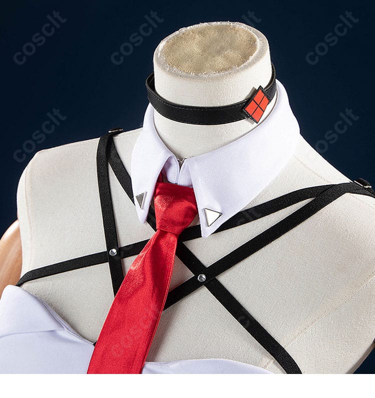 チョーカーとネクタイ周りの装飾セットアップの接写