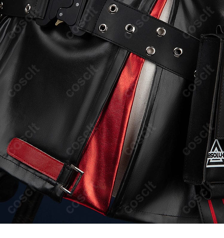 スカート部分の装飾とレイヤードが見えるディテール