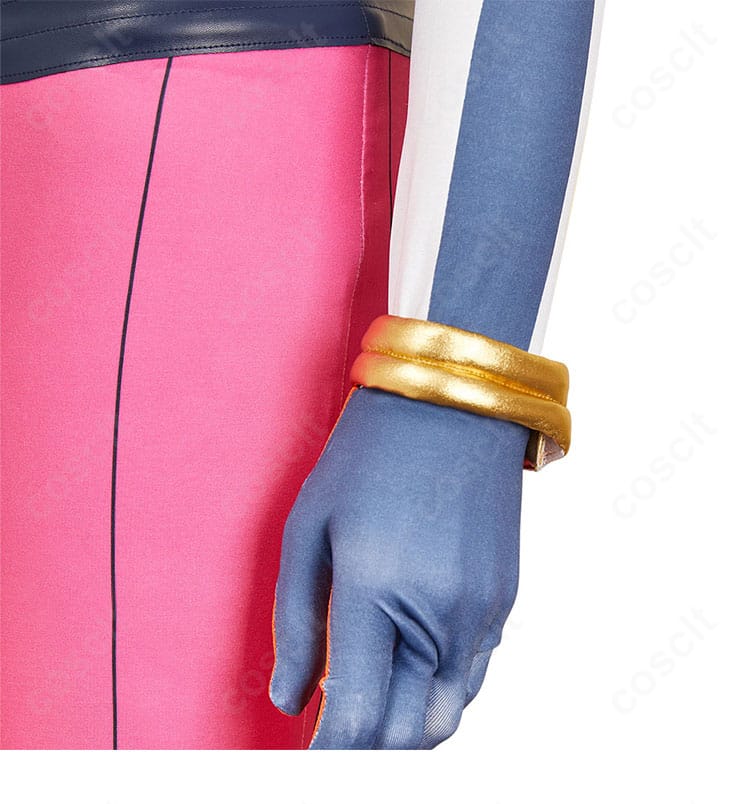 手首飾りの接写。リストバンドの素材感と縁処理、装着感のアップ。