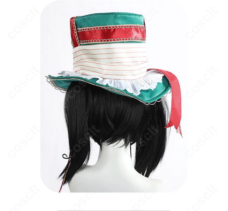 帽子背面のクローズアップ。留め部分と背面装飾の配置が確認できる画像。