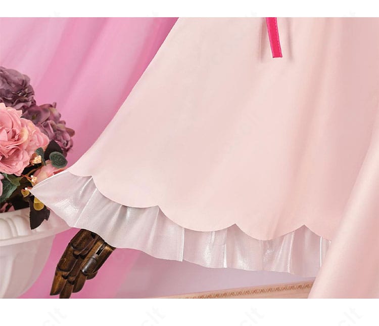 袖ディテール。アミュレットエンジェル衣装の袖口装飾のクローズアップ