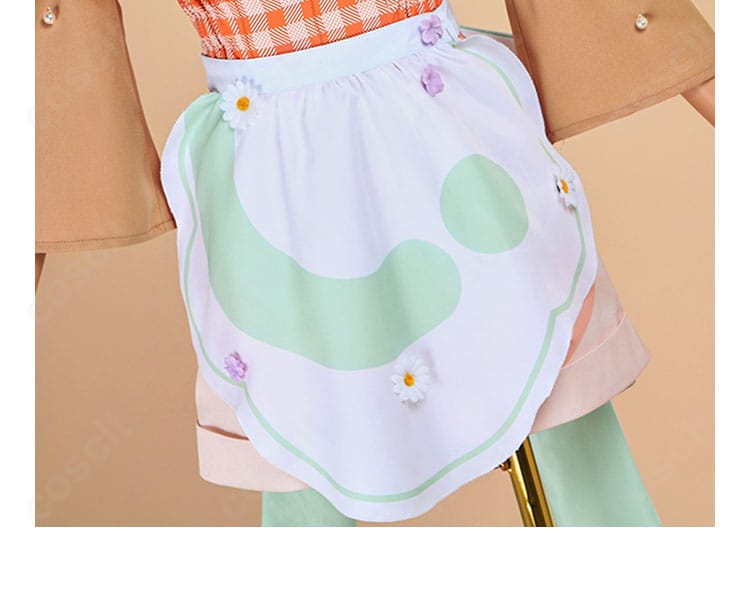 花里みのり 衣装 トップス装飾の近接。刺繍風モチーフと縫製の丁寧さを示すカット。