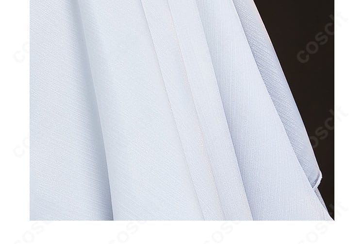 スカート裾の装飾ディテール。多層チュールの透け感とトリムの縫製が際立つ写真。