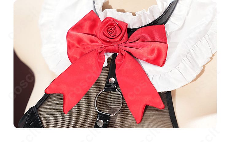 蝶モチーフの蝶ネクタイ装飾のクローズアップ。アクセントとしての存在感を表現。