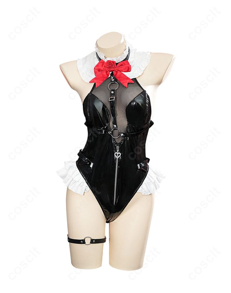 レオタード本体の正面ディテール。胸元装飾とフロントの意匠が分かるクローズアップ。