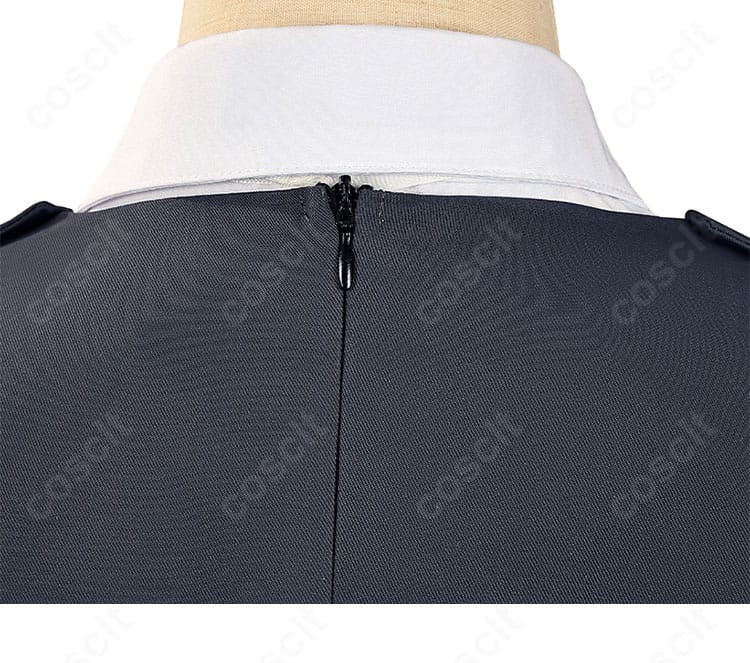 ウエスト周りのチェーン装飾を強調した日奈森あむ 制服コスプレのアクセント