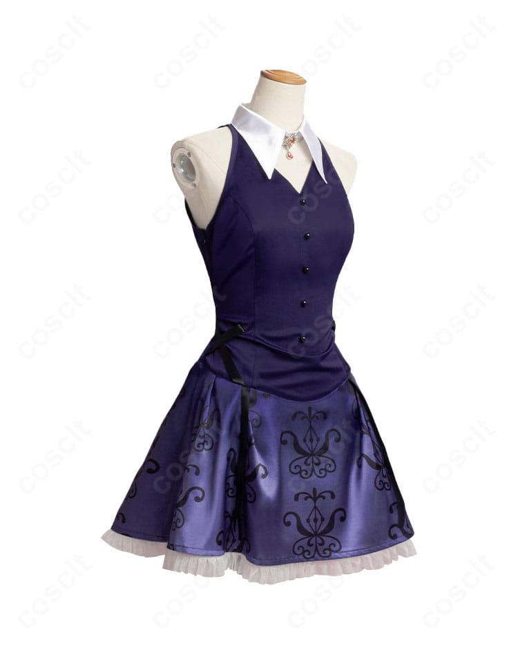 コードギアス C.C. オーケストラ版コスプレ衣装の右側面。シルエットの落ち感と装飾の刺繍が際立つ角度。