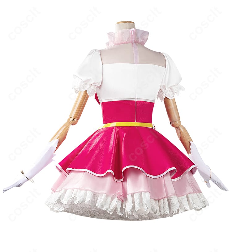 キュアミラクル衣装の側面ディテール。袖の形状やウエストからヒップにかけてのシルエット、腰飾りの厚みを示す画像。