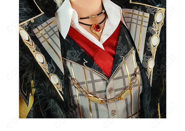 梟徒コスプレのネックレス近接。意匠パーツの形状と質感が分かるディテールショット。