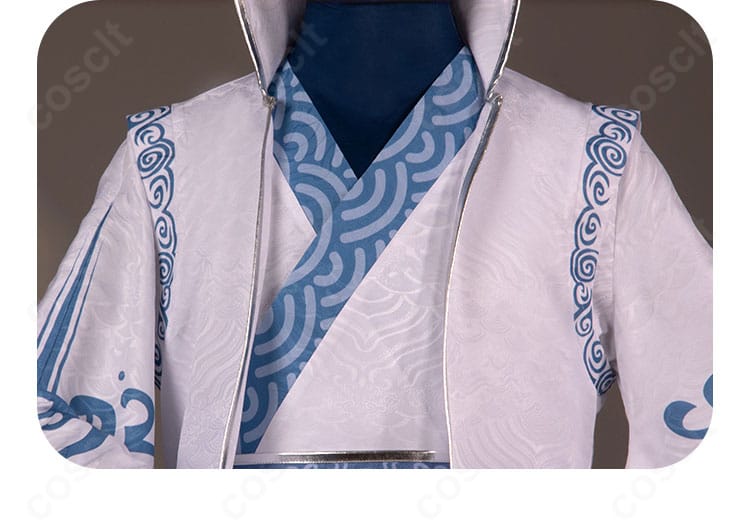 門襟まわりの刺繍と装飾アップ。繊細なステッチと中華モチーフの質感が際立つディテール。