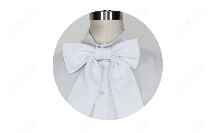 コート襟部分の拡大。ミリタリー風の端正な襟元デザインを強調した画像