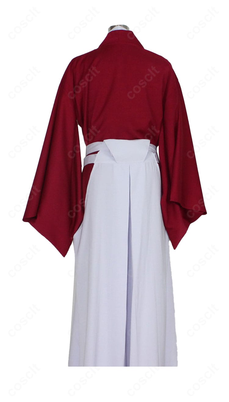 るろうに剣心 緋村剣心 コスプレ衣装の背面。背中のシームと袴のプリーツ、フィット感の仕上がりを示す画像。