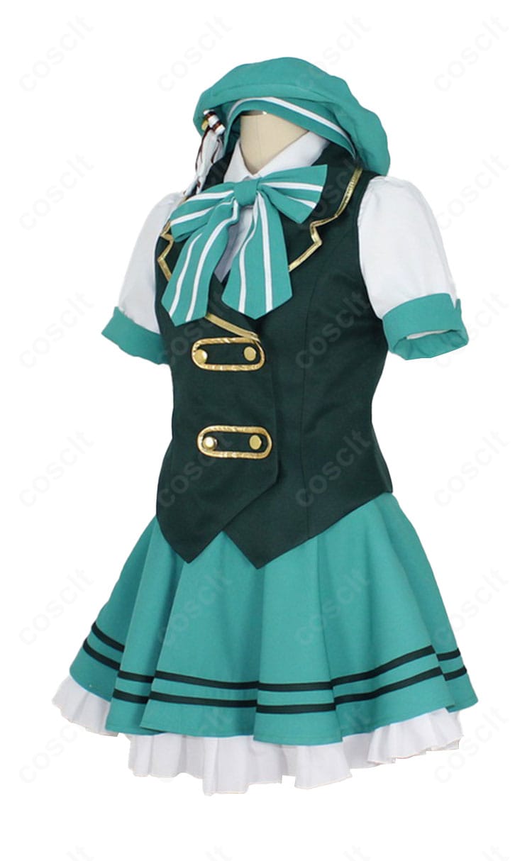 宇治松千夜 メイド服の左側面。スカートのフレア量とベストのフィット感のディテール。