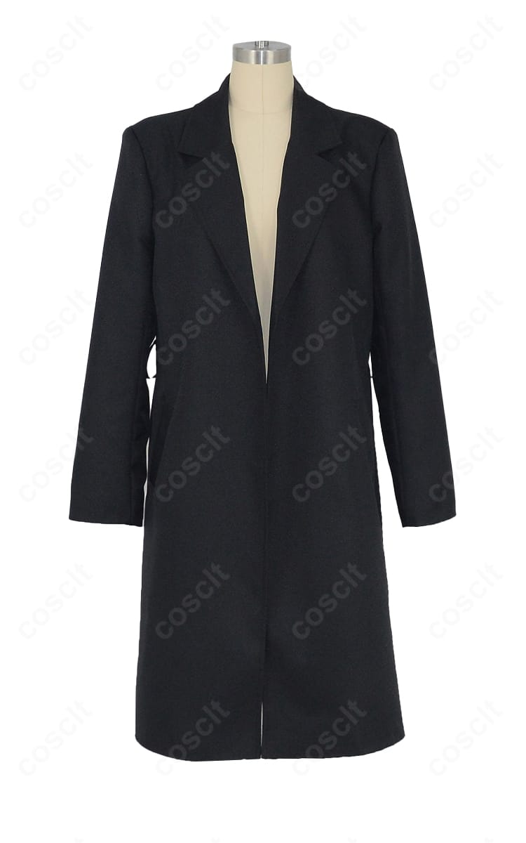 ギルティクラウン 桜満 集 コスプレ衣装の細部。コートのステッチとマフラーの風合い、ベルト金具の質感を近接で撮影