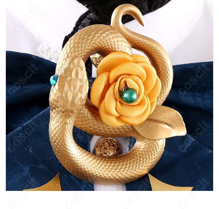 日々樹渉衣装の首元装飾クローズアップ。スカーフとブローチの華やかな意匠