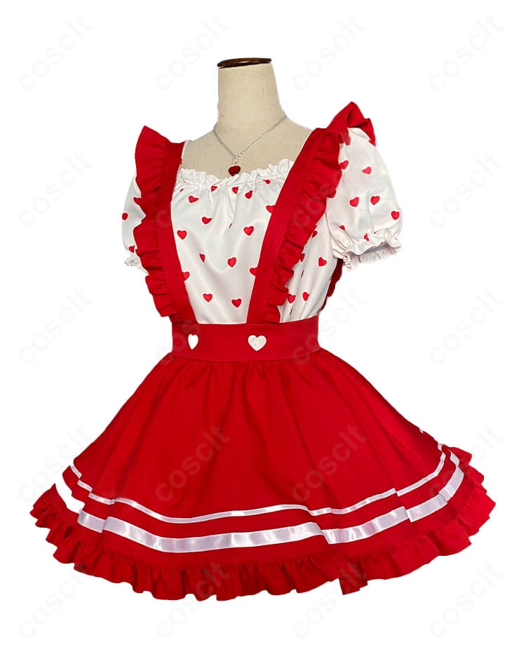 左側面カット。袖やサイドのライン、スカートのドレープ感を捉えた星宮いちご Girly RED コスプレ。