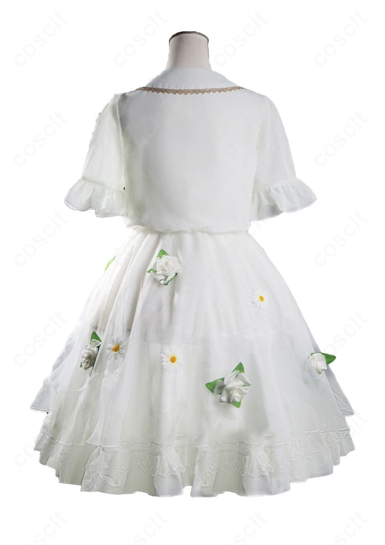 フリーレン白ドレス衣装の背面。背中の開閉仕様とフィット感、裾のバランスを確認できる画像。