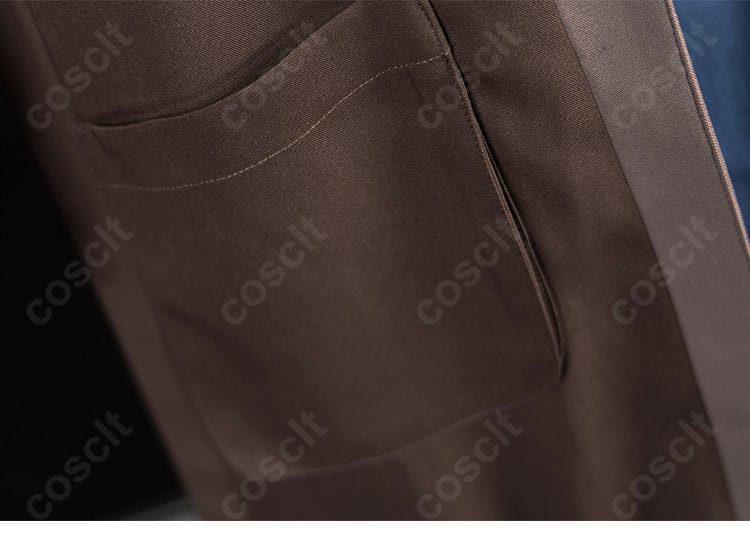 無期迷途 リン マントのポケット周り。収納部の意匠と生地の落ち感を強調したディテールショット。