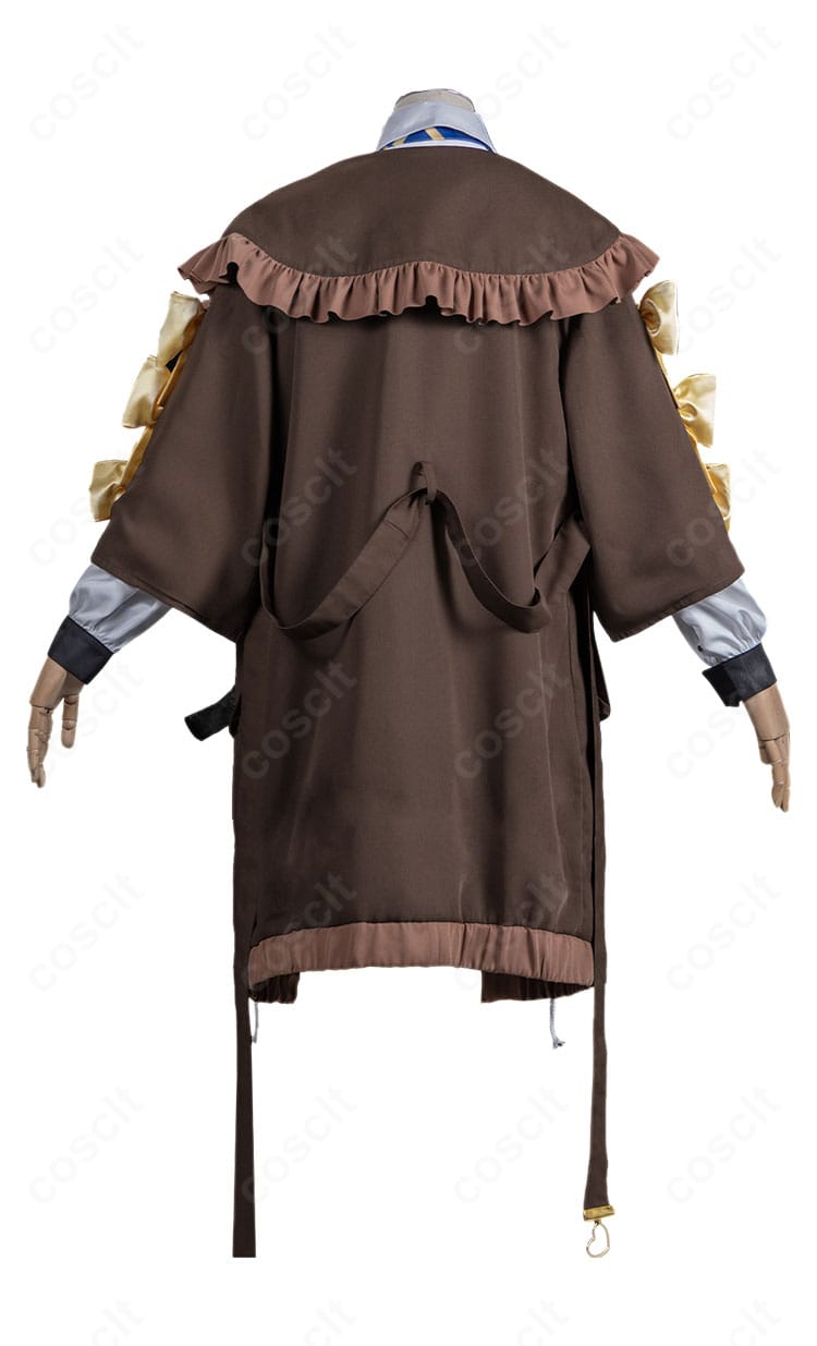 無期迷途 リン コスプレ衣装の背面。マントの落ち感とベルト位置、スカートのラインを確認できるディテール。