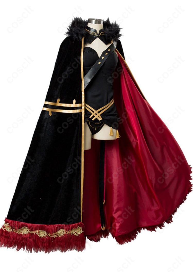 エレシュキガル衣装の側面。マントの落ち感とウエストラインのシルエット、装飾の立体感が分かるサイドビュー。