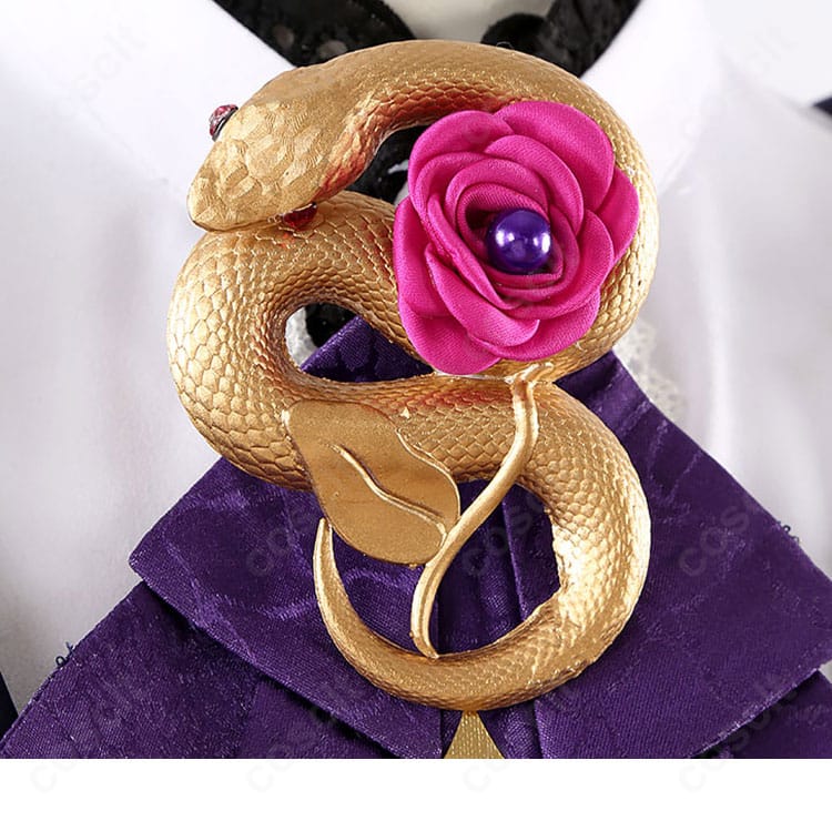 巴日和 コスプレ 胸飾りディテール。花モチーフと金色パーツの質感表現