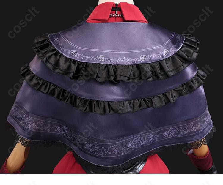 ショール背面の装飾。縁取りとフォルムを後ろから確認