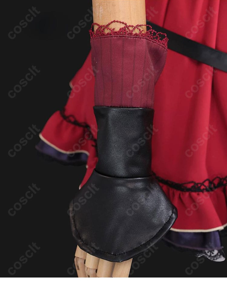 手飾りの細部。指先まで統一感を演出するアクセサリー