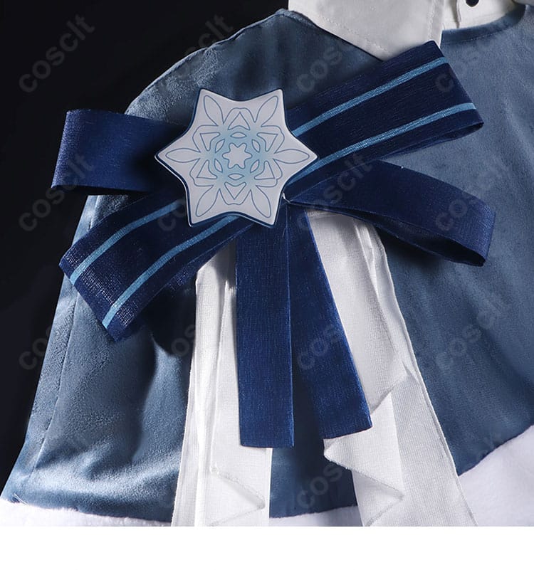 SNOW MIKU 2025 鏡音レン 衣装の胸元装飾。刺繍と蝶結び、アクセサリーの配置が分かるアップ。