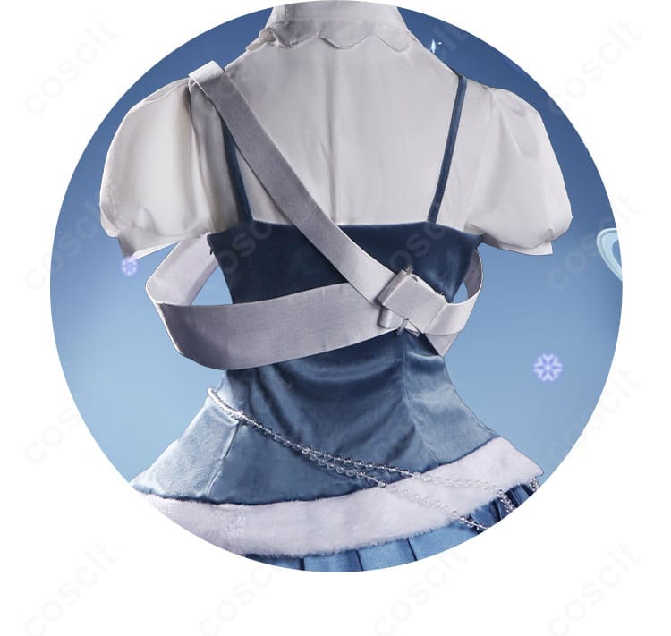 背面ディテール。リボン結びの形状、ポンポンのボリューム感、背中心の仕立てを確認