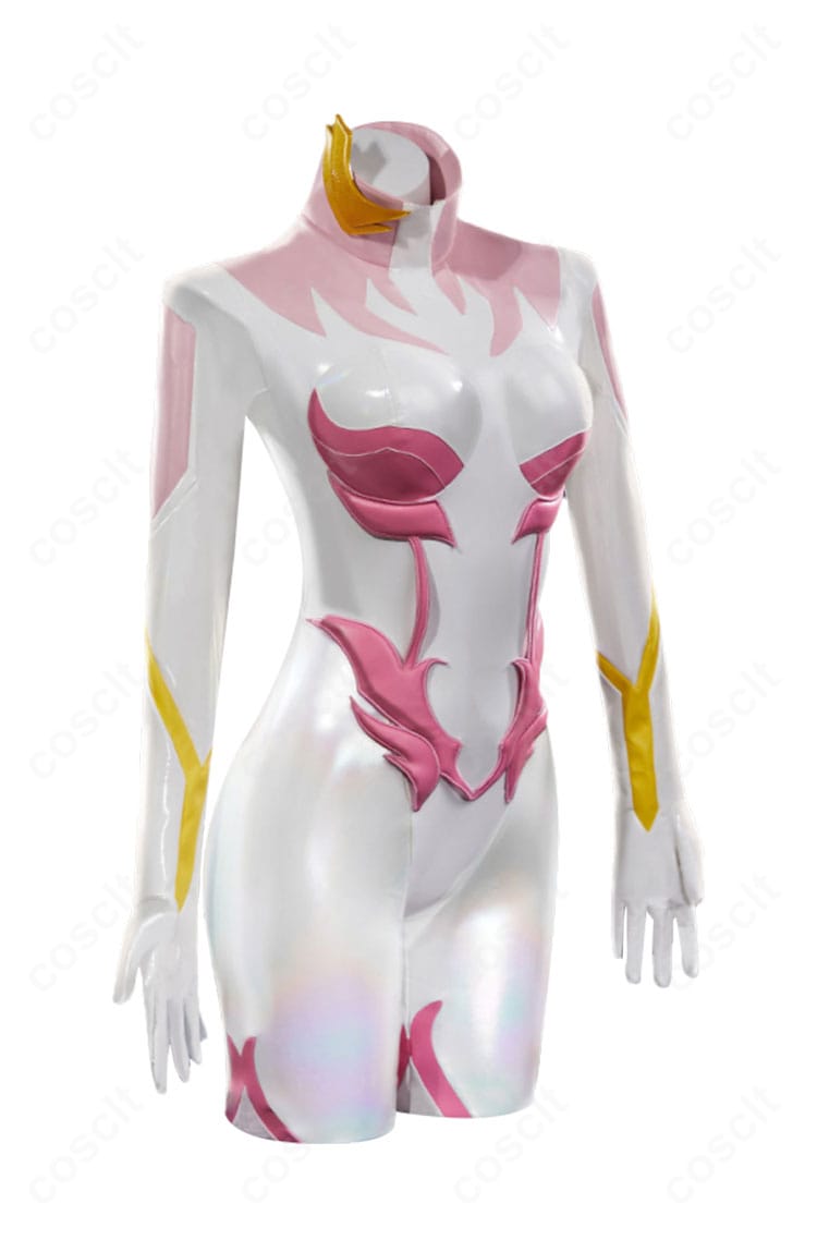 ラクス・クライン パイロットスーツの側面。ウエストラインと装飾の立体感が分かる写真