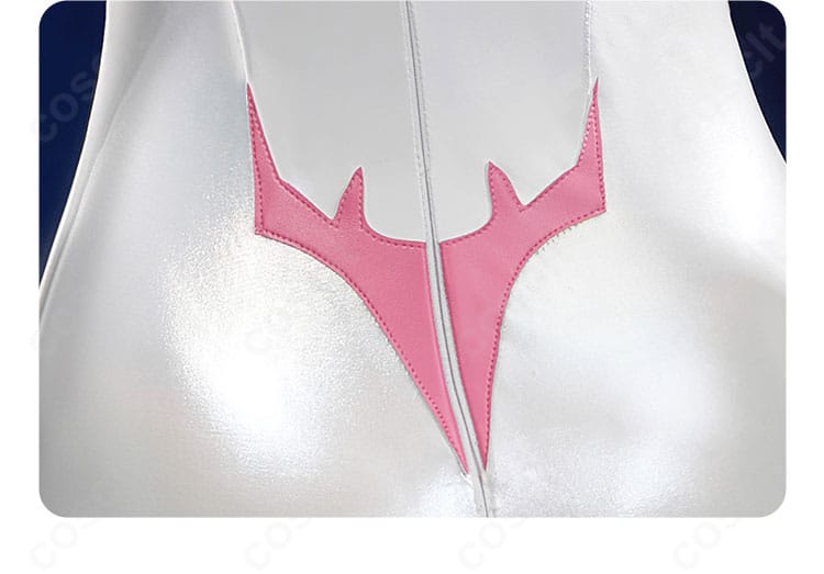 背面装飾ディテールのクローズアップ。ステッチとパネル切替の再現度が分かる