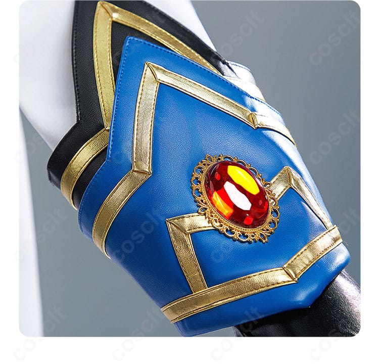 袖口装飾のディテール。ステッチワークと縁取りが整った精緻な縫製。