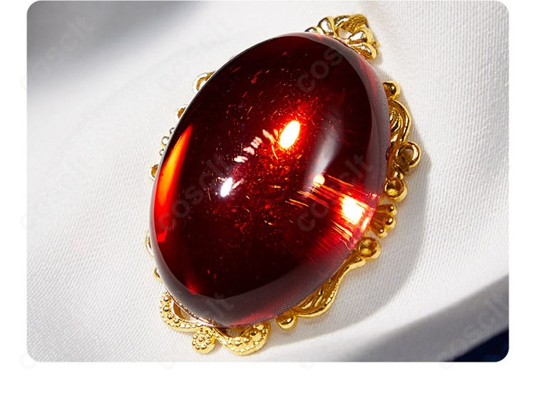 赤い宝石風パーツのディテール。クリアな発色と立体感でアクセントを強調。