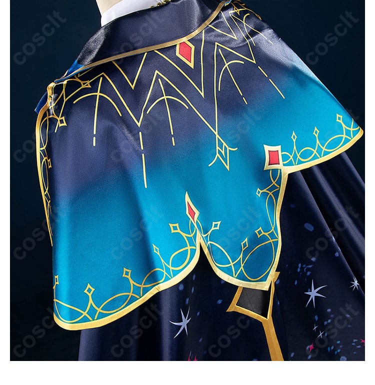 披風（マント）の質感接写。生地のハリと縁飾りの構成を強調したカット。