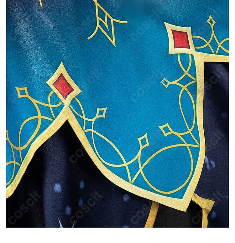 披風背面装飾のクローズアップ。背中心の意匠とフリンジの並びを確認できる。