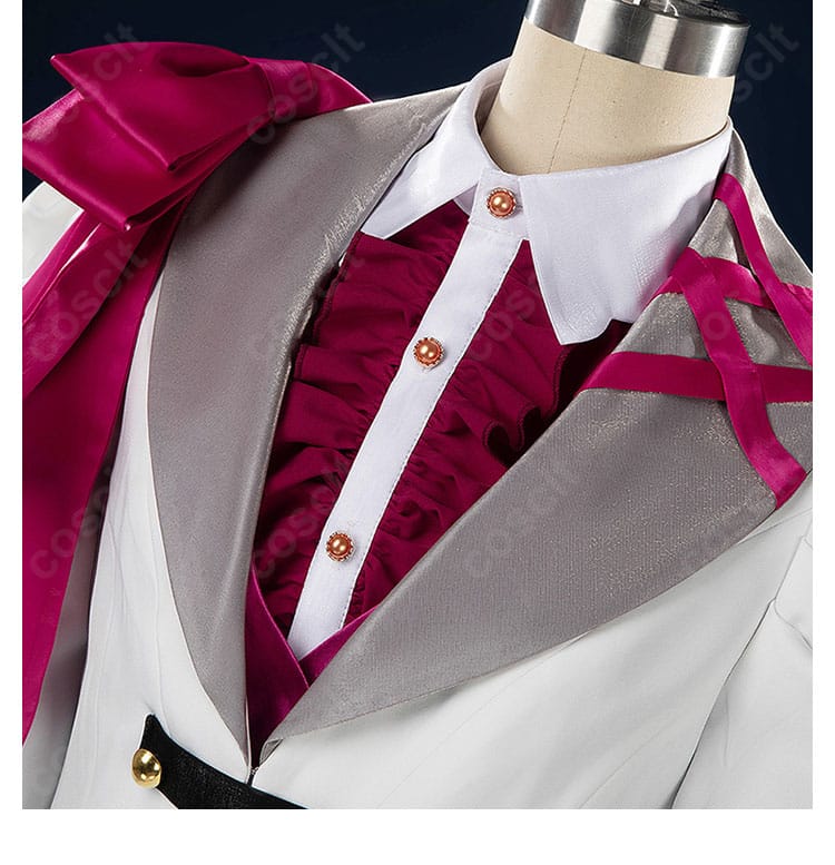 領口装飾の精緻なデザイン。白基調にゴールドが引き立つ