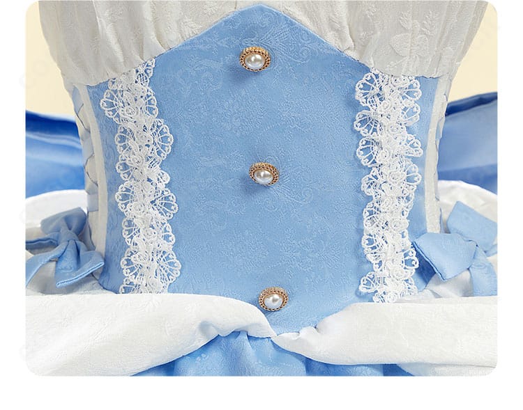 レム ゴシックドレスの腰部装飾。ウエスト位置を美しく見せるデザインとシルエットのポイント