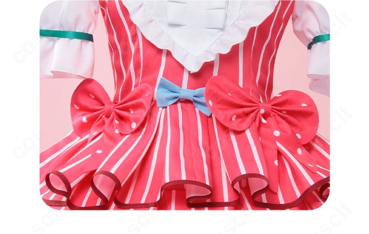 腰飾りのディテール。左右バランスと固定位置、全体コーデへの調和を表現。