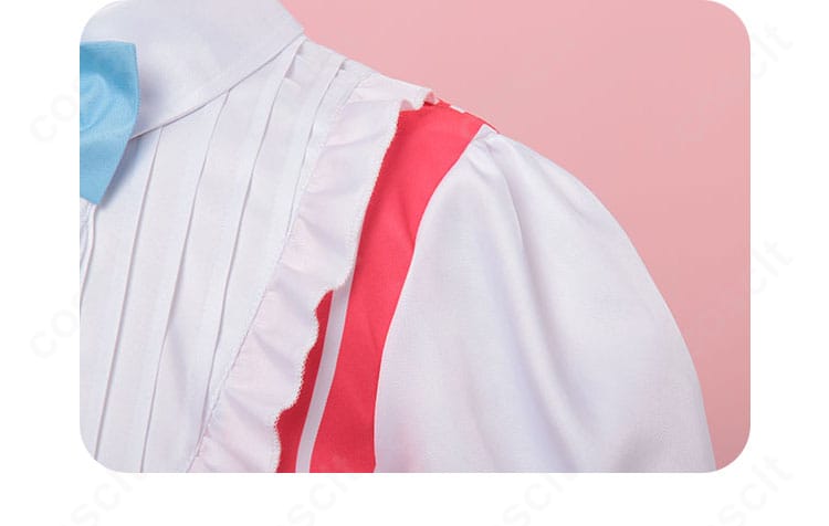 肩部装飾のクローズアップ。ライン取りと縫製の整い、アクセントパーツの配置が分かる。