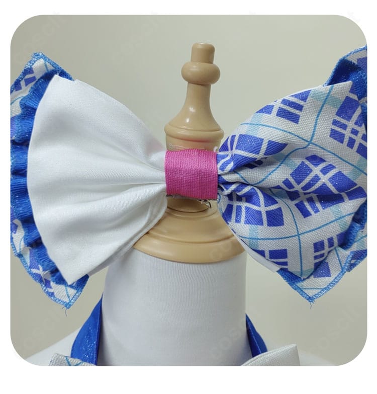 髪飾りの装飾ディテール。リボンの形状・縁取り・色味を近接で示した真中らぁら用ヘアアクセサリー