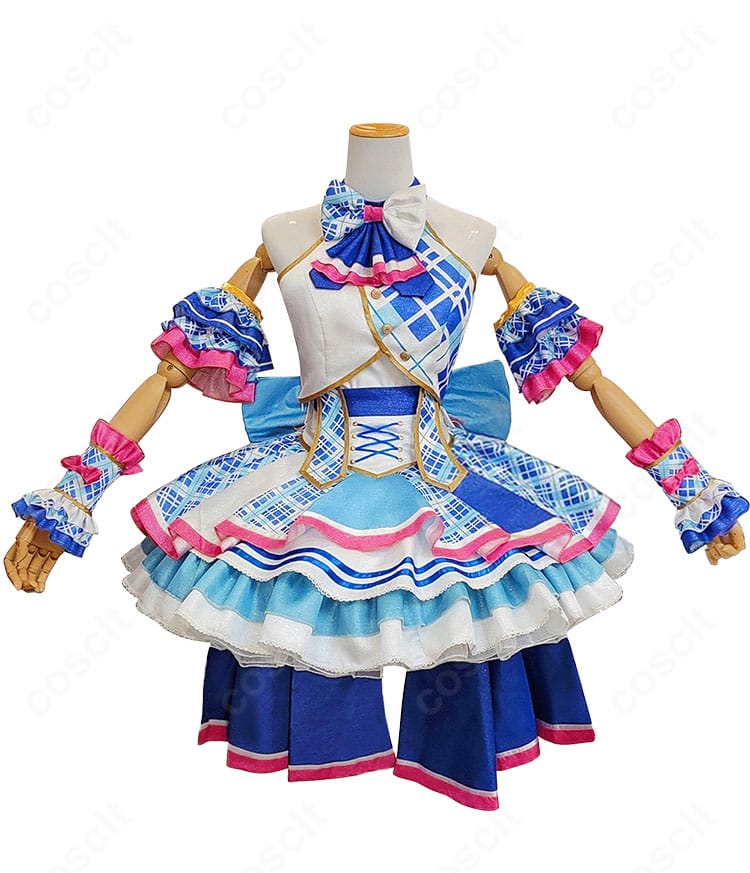 真中らぁら コスプレ衣装の正面ビュー。リボンとフリル、発色の良いトップスとスカートのバランスを詳細に示す画像