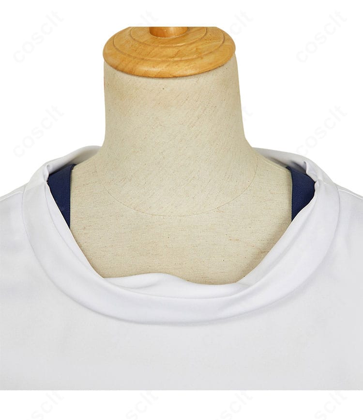 シュウジ・イトウ コスプレ衣装の襟元装飾。刺繍風パッチとトリムの精巧な仕上がり。