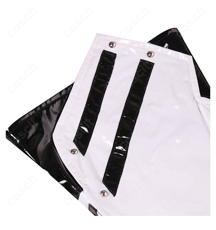 綾波レイ衣装に合わせた足元デザインのディテール。全体の色味と質感の統一感を確認できる画像。