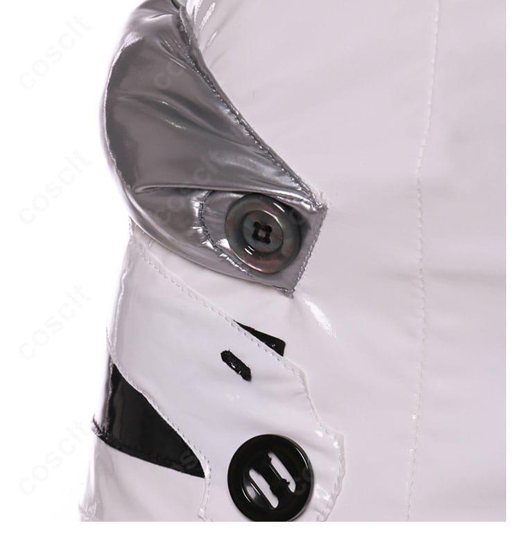 綾波レイ プラグスーツの腰部ディテール。曲線ラインと装飾パーツの配置を示す近接ショット。