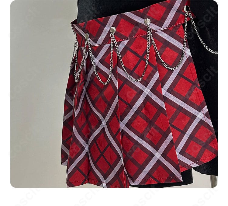 エプロン（オーバースカート）装飾の拡大。ヘムラインのあしらいと質感を強調した画像。